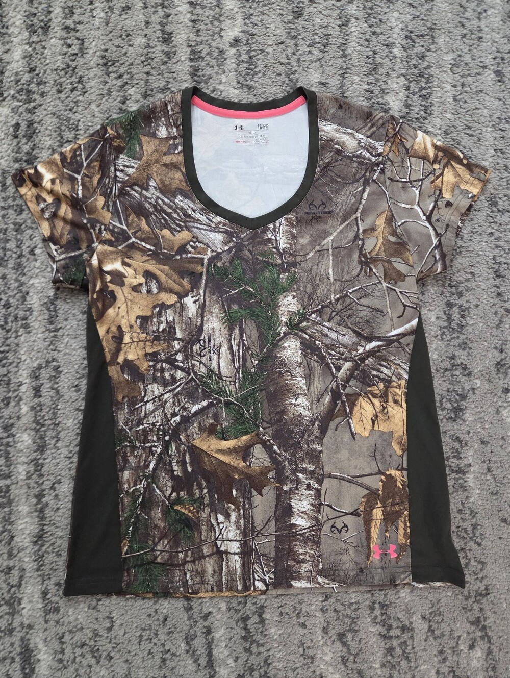 Under Armour V Neck Heat Gear Realtree Camo Women Large Short Sleeve Tee Fitted